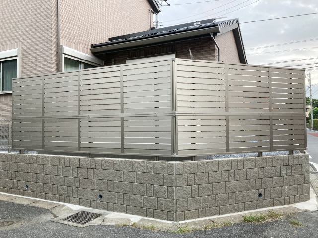 外構フェンスの費用相場と安く抑えるポイント